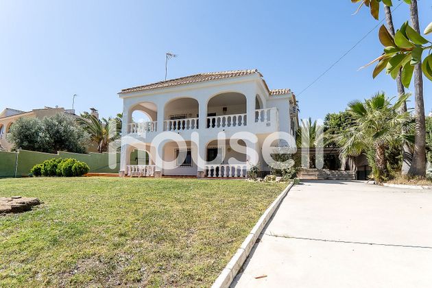 Foto 1 de Casa en venda a Playa Flamenca - Punta Prima de 5 habitacions amb terrassa i piscina