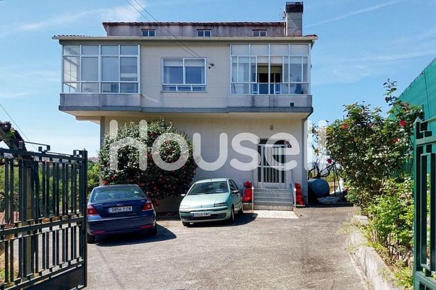 Foto 1 de Casa en venda a As Lagoas de 5 habitacions amb terrassa i garatge