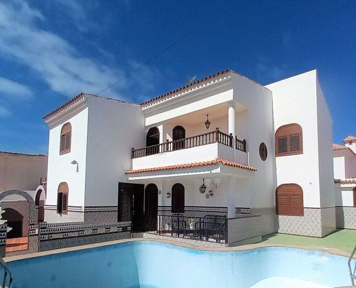 Foto 1 de Chalet en venta en avenida Francisco Navarro Navarro de 4 habitaciones con terraza y piscina