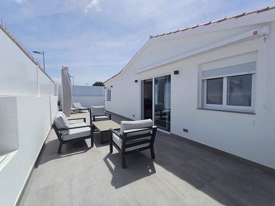 Foto 2 de Casa adossada en venda a calle Inglaterra de 2 habitacions amb terrassa i piscina