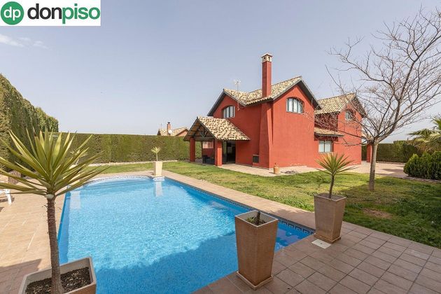 Foto 2 de Casa en venta en Dílar de 5 habitaciones con terraza y piscina