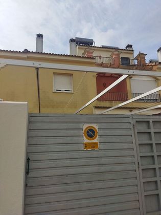 Foto 1 de Casa adossada en venda a Valdelagrana de 5 habitacions amb terrassa i balcó