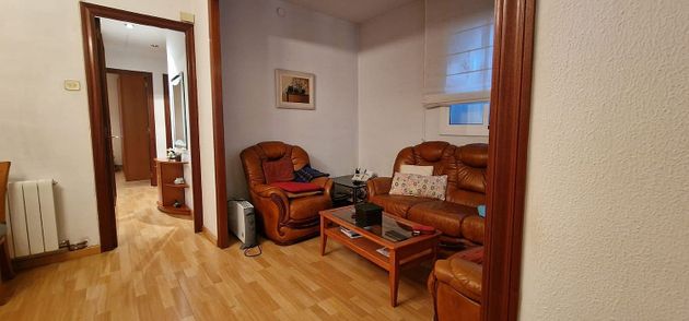 Foto 2 de Casa adosada en venta en Collblanc de 3 habitaciones con terraza y aire acondicionado