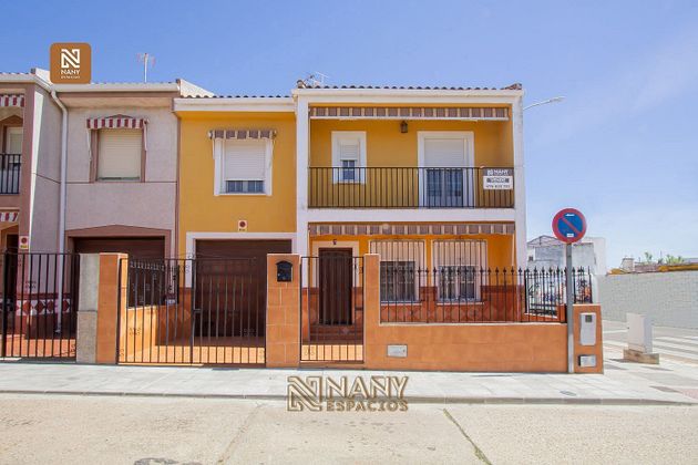 Foto 2 de Casa en venta en calle Orden de Santiago de 3 habitaciones con terraza y garaje