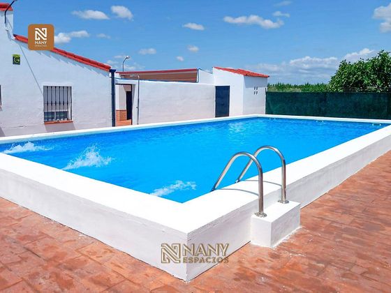 Foto 1 de Chalet en alquiler en Montijo de 4 habitaciones con terraza y piscina