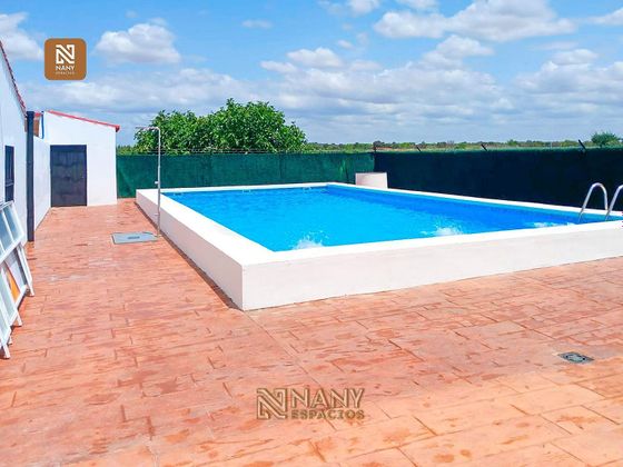Foto 2 de Chalet en alquiler en Montijo de 4 habitaciones con terraza y piscina