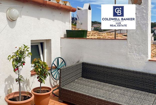 Foto 1 de Casa adossada en venda a calle De Sant Isidre de 4 habitacions amb terrassa i balcó