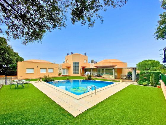 Foto 2 de Chalet en venta en Avinyonet de Puigventós de 4 habitaciones con terraza y piscina