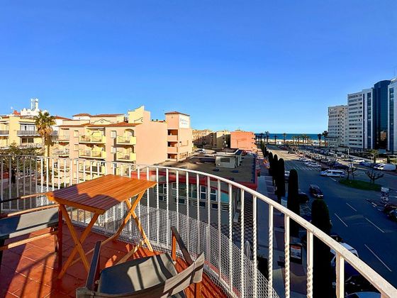 Foto 2 de Ático en venta en calle De Fabra Pompeu de 2 habitaciones con terraza y piscina