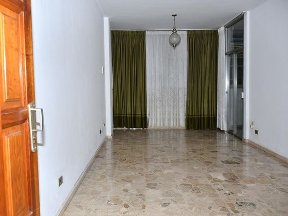 Foto 1 de Pis en venda a Alcaravaneras de 4 habitacions amb terrassa i calefacció