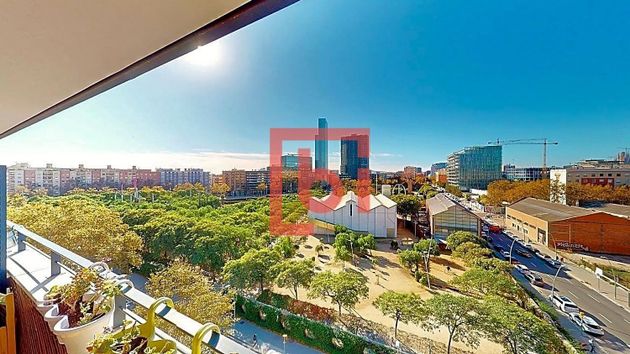 Foto 1 de Venta de piso en El Poblenou de 4 habitaciones con terraza y piscina