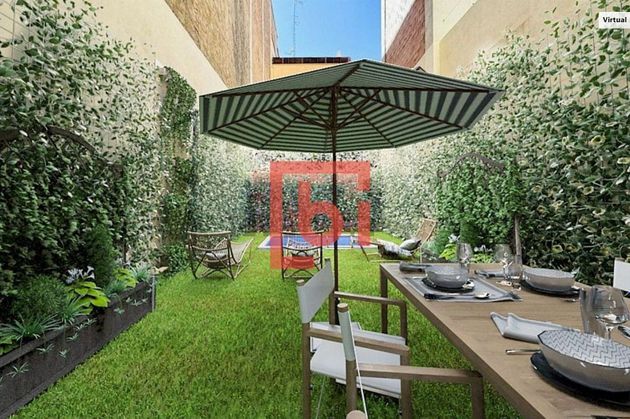 Foto 1 de Dúplex en venda a Vila de Gràcia de 4 habitacions amb terrassa i piscina