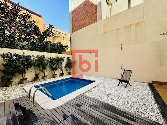 Foto 2 de Dúplex en venda a La Sagrada Família de 4 habitacions amb terrassa i piscina