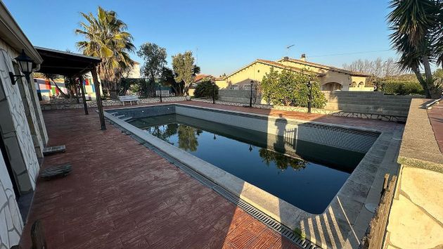 Foto 1 de Venta de chalet en calle Gredos de 6 habitaciones con terraza y piscina