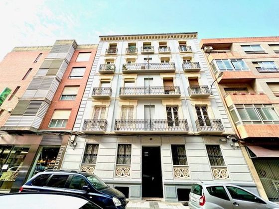 Foto 1 de Piso en venta en calle Miguel de Cervantes de 5 habitaciones con terraza y balcón