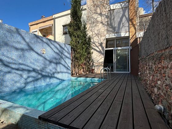 Foto 1 de Casa adossada en venda a Barri del Centre de 5 habitacions amb terrassa i piscina
