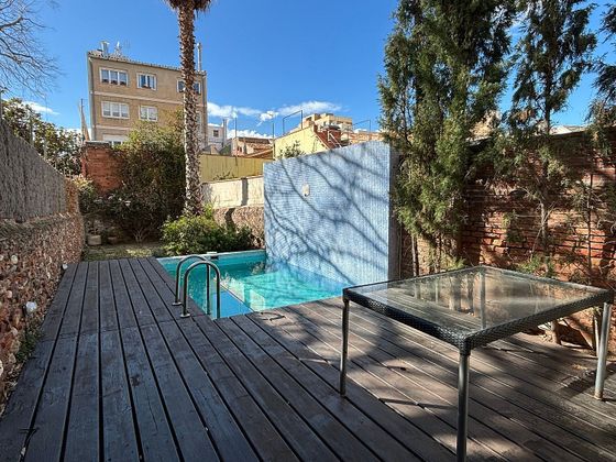 Foto 2 de Casa adosada en venta en Barri del Centre de 5 habitaciones con terraza y piscina