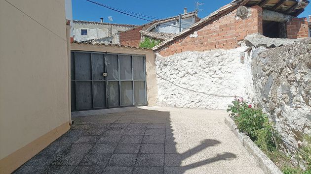 Foto 1 de Casa en venta en Mantiel de 4 habitaciones con garaje y jardín