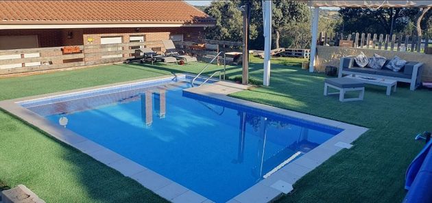 Foto 1 de Venta de chalet en Valdeaveruelo de 3 habitaciones con terraza y piscina