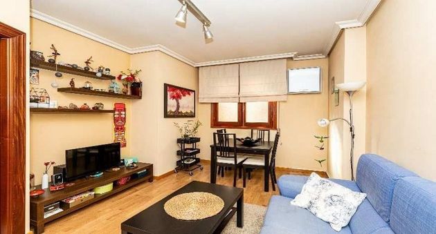 Foto 2 de Piso en alquiler en Juan de Austria de 2 habitaciones con muebles y aire acondicionado
