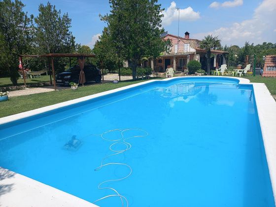 Foto 1 de Venta de chalet en Fuentes de Ebro de 3 habitaciones con terraza y piscina