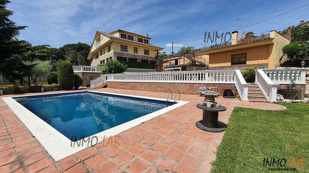 Foto 1 de Chalet en venta en Santa Maria de Palautordera de 7 habitaciones con terraza y piscina