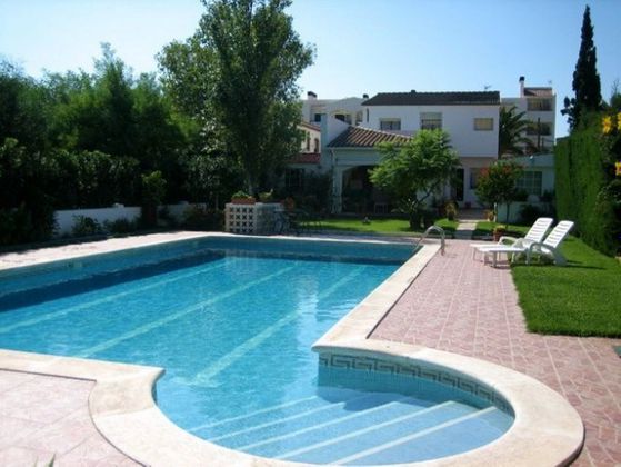 Foto 1 de Xalet en venda a avenida Paris de 5 habitacions amb terrassa i piscina