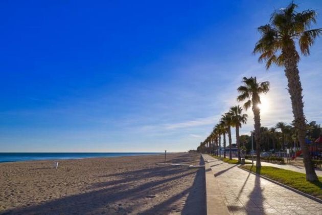 Foto 1 de Xalet en venda a Miami Platja - Miami Playa de 6 habitacions amb terrassa i piscina