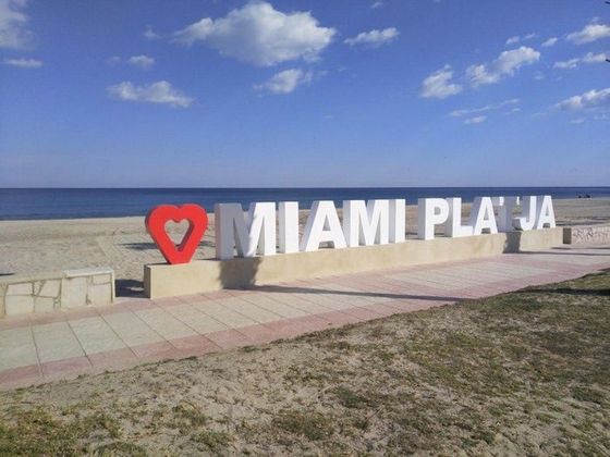 Foto 2 de Xalet en venda a Miami Platja - Miami Playa de 6 habitacions amb terrassa i piscina