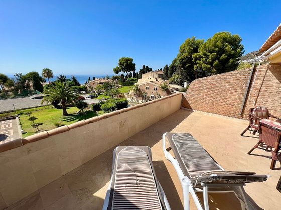 Foto 2 de Alquiler de ático en La Herradura de 1 habitación con terraza y piscina