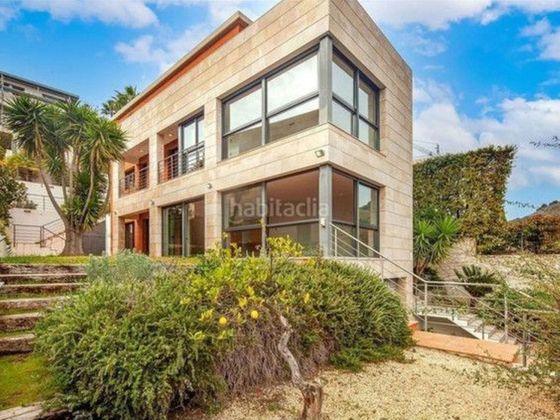 Foto 1 de Casa en venda a Ciutat Diagonal - La Miranda - La Mallola de 5 habitacions amb terrassa i piscina