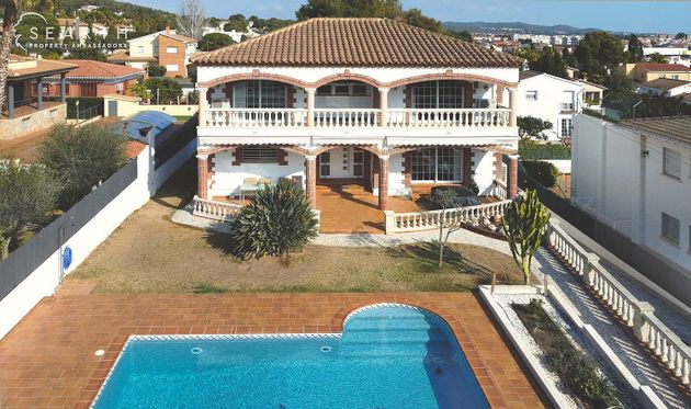 Foto 1 de Venta de chalet en Els Masos de 4 habitaciones con terraza y piscina