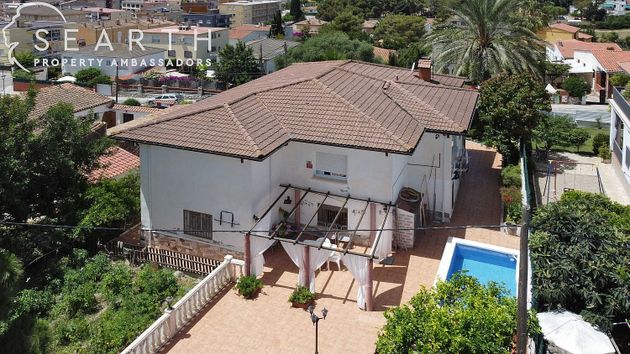 Foto 2 de Venta de chalet en Residencial de 5 habitaciones con terraza y piscina
