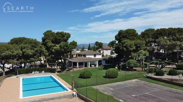 Foto 1 de Xalet en venda a La Muntanyeta - La Franquesa de 5 habitacions amb terrassa i piscina