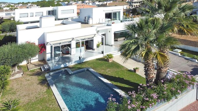 Foto 2 de Xalet en venda a Coma-Ruga de 4 habitacions amb terrassa i piscina