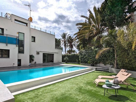 Foto 1 de Chalet en venta en Vallpineda - Santa Bàrbara de 6 habitaciones con terraza y piscina