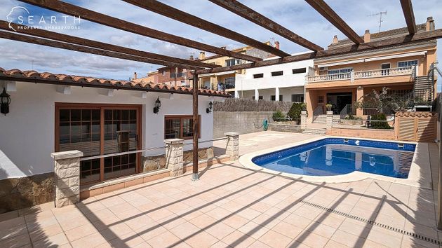 Foto 1 de Venta de casa adosada en Olèrdola de 5 habitaciones con terraza y piscina