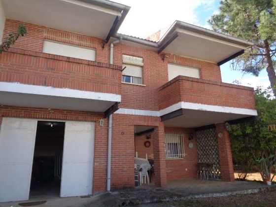 Foto 1 de Casa en venda a Navamorcuende de 4 habitacions amb terrassa i garatge