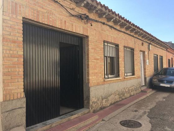 Foto 1 de Casa adossada en venda a calle Andujar de 5 habitacions amb terrassa i garatge