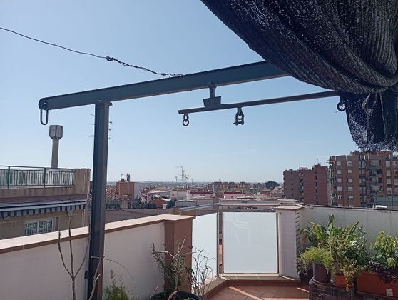 Foto 2 de Àtic en venda a Gavarra de 4 habitacions amb terrassa i balcó