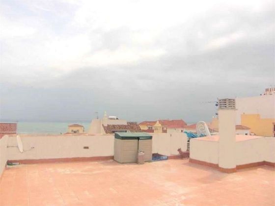 Foto 1 de Ático en venta en San Luis de Sabinillas de 3 habitaciones con terraza y aire acondicionado