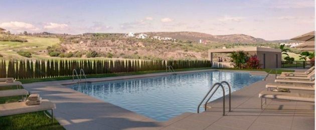Foto 2 de Piso en venta en La Alcaidesa de 2 habitaciones con terraza y piscina