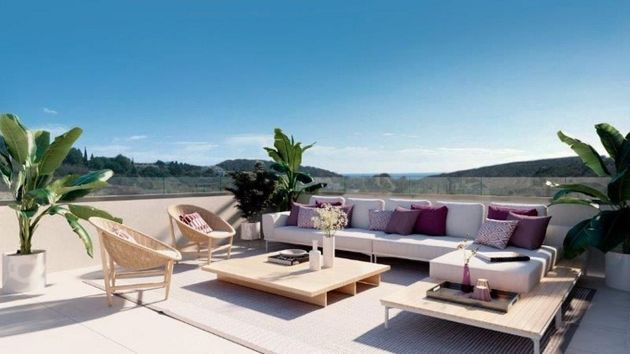 Foto 2 de Piso en venta en Casares de 4 habitaciones con terraza y piscina