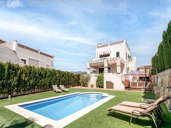 Foto 1 de Casa en venda a El Padrón - El Velerín - Voladilla de 4 habitacions amb terrassa i piscina