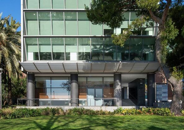 Foto 1 de Alquiler de oficina en Vila de Gràcia de 161 m²