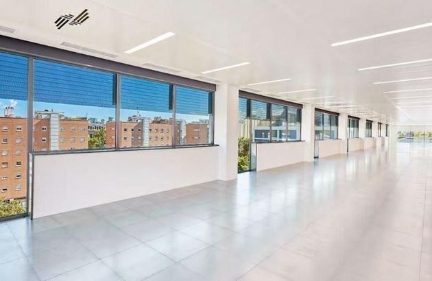 Foto 1 de Alquiler de oficina en El Poblenou con terraza y aire acondicionado