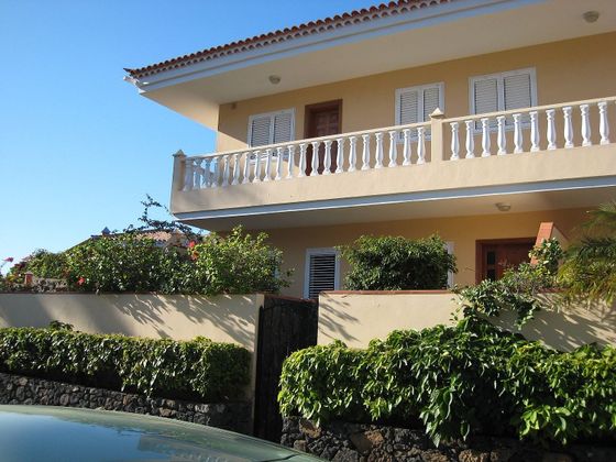 Foto 1 de Piso en venta en Puerto de Santiago de 2 habitaciones con terraza y piscina