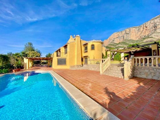 Foto 2 de Casa en lloguer a Casco Antiguo de 4 habitacions amb terrassa i piscina
