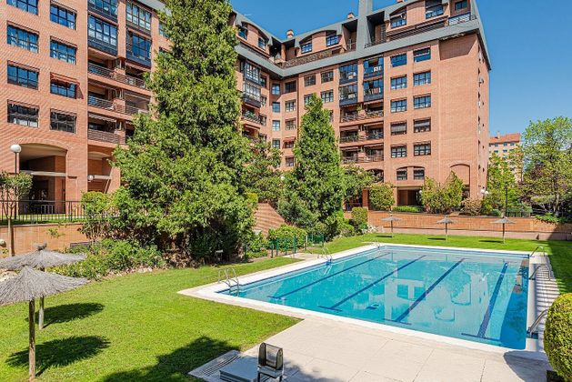 Foto 1 de Pis en venda a Mirasierra de 5 habitacions amb terrassa i piscina