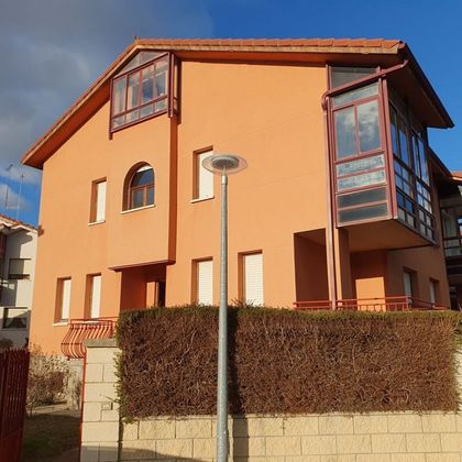 Foto 1 de Casa en venda a calle Padre Pereda de 4 habitacions amb terrassa i garatge